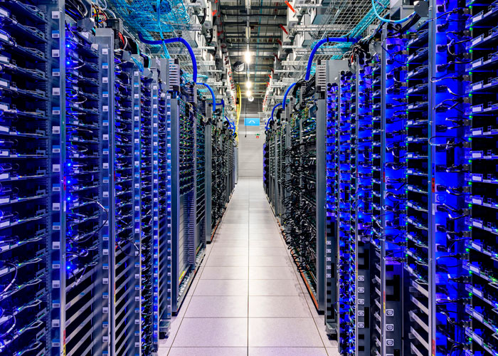 Servidores em datacenter usados para hospedagem de sites