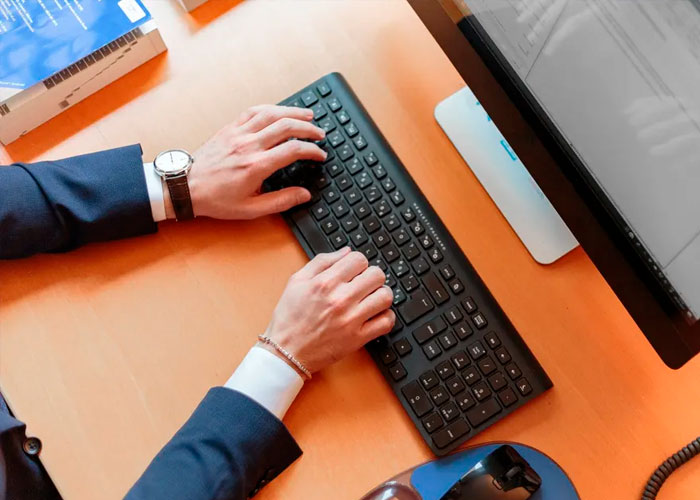 Computadores corporativos prontos para entrega