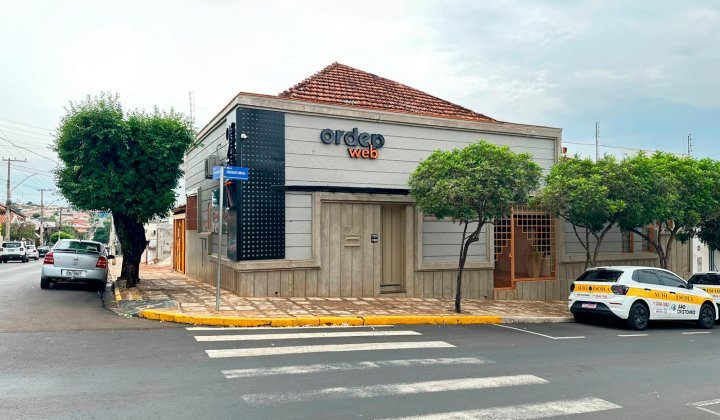 Fachada do escritório da Ordepweb, na Rua Expedicionários, em Itajobi-SP